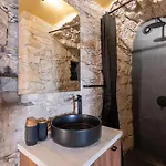 Exquisite 2br Modern W Private Pool Apartment