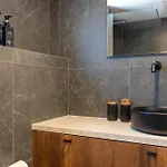 Exquisite 2br Modern W Private Pool Apartment