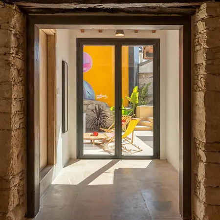 Exquisite 2br Modern W Private Pool