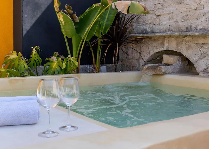 Exquisite 2br Modern W Private Pool Appartement