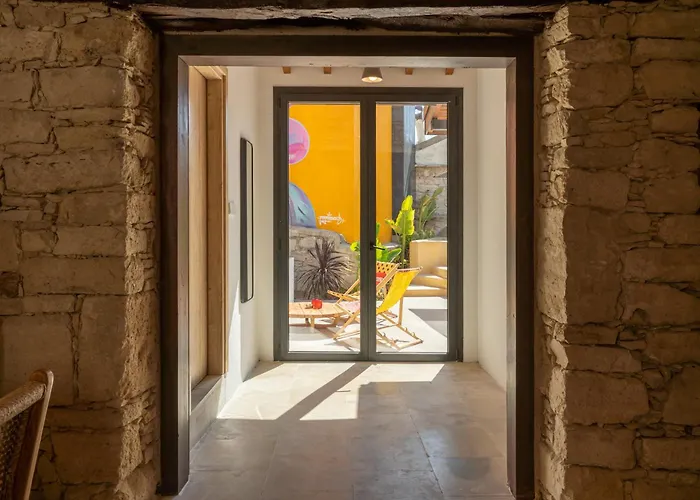 Exquisite 2br Modern W Private Pool