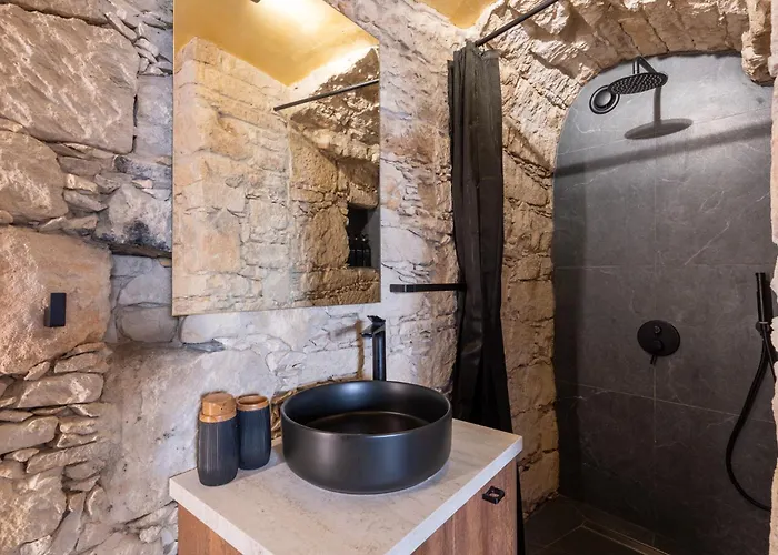 Exquisite 2br Modern W Private Pool Appartement