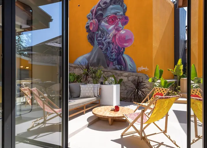 Exquisite 2br Modern W Private Pool